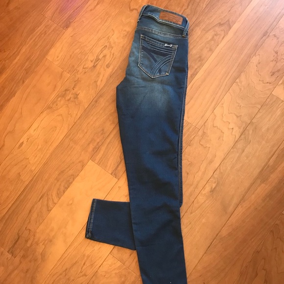 Seven high rise skinny. Size 4. - Picture 1 of 4